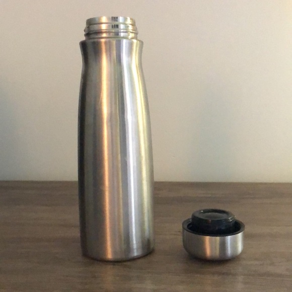 Stainless steel insulated, silver 17 ounce Tumbler - Picture 4 of 4